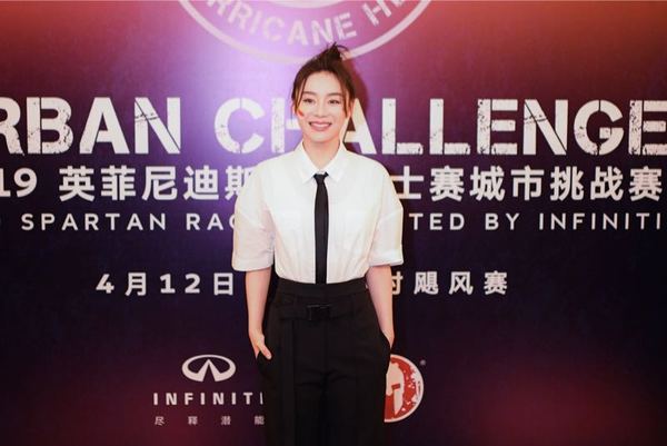 长城诗歌朗诵会在北京清凉谷水晶长城上举行