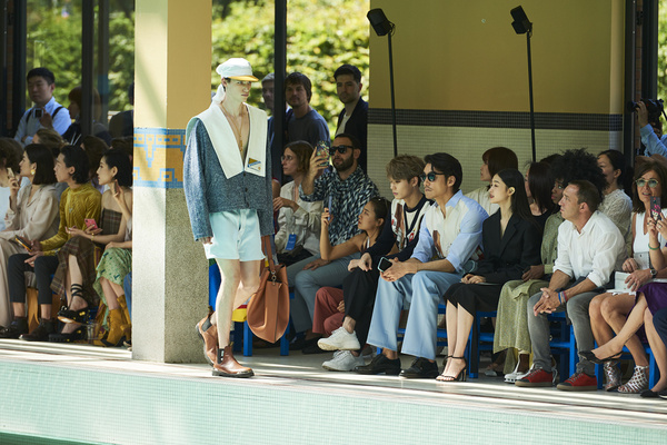 胡兵出席Balmain2020年春夏系列男装发布会5.jpg