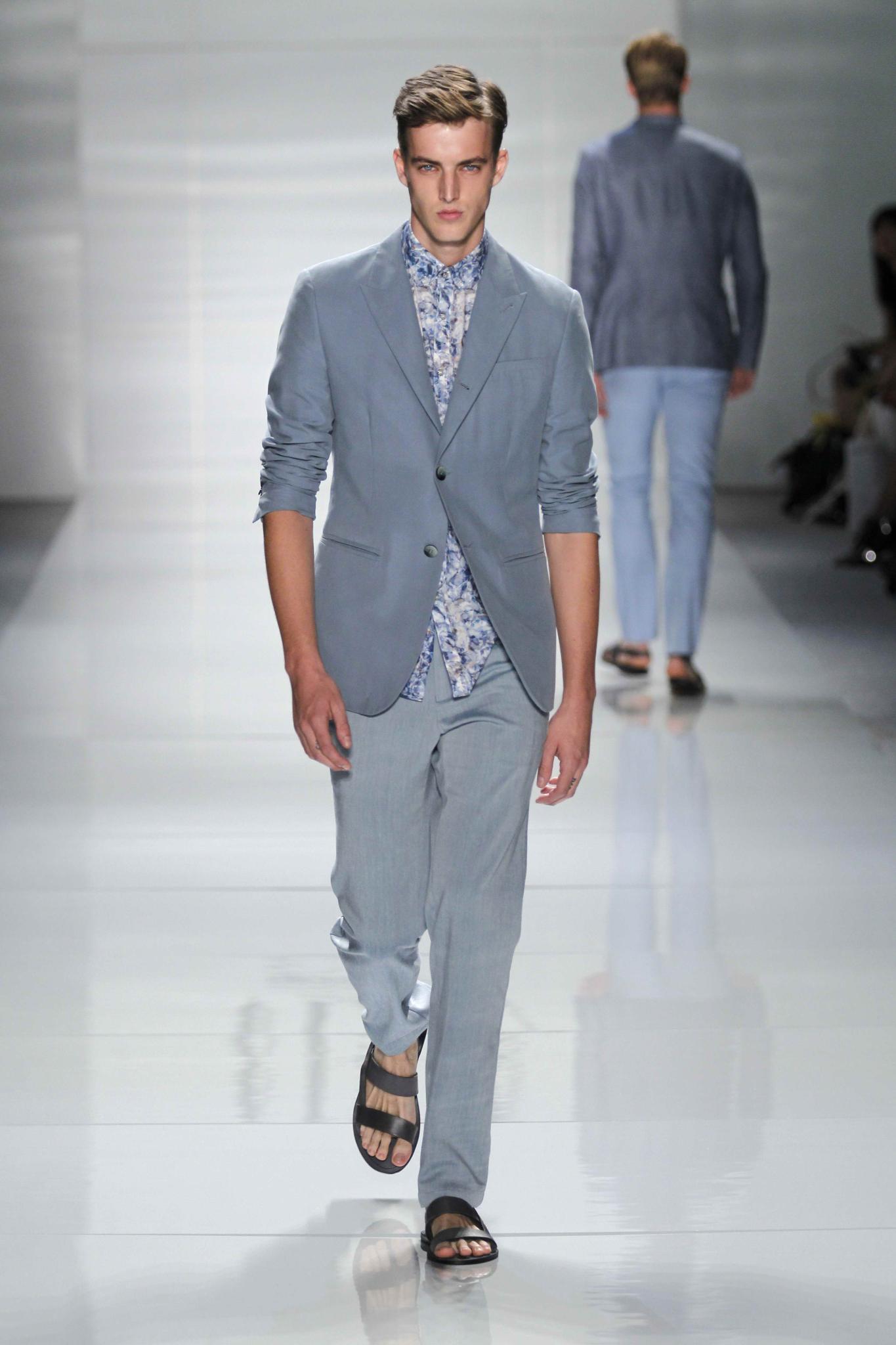 纽约时装周 看型男劲爆T台美女争奇斗艳