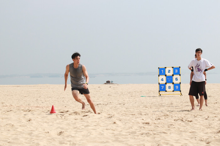 彭于晏沙滩训练照曝光元气满满备训新片紧急救援