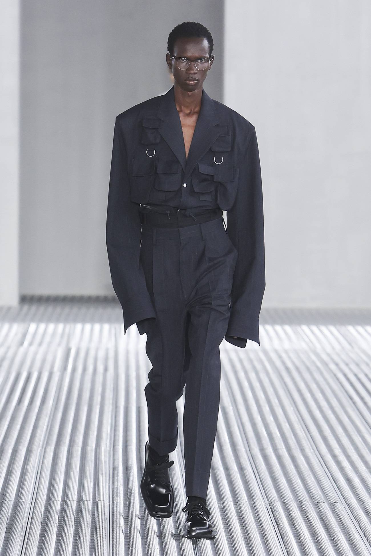 prada 2024春夏男装时装秀 给男人加点色 - 中外在线